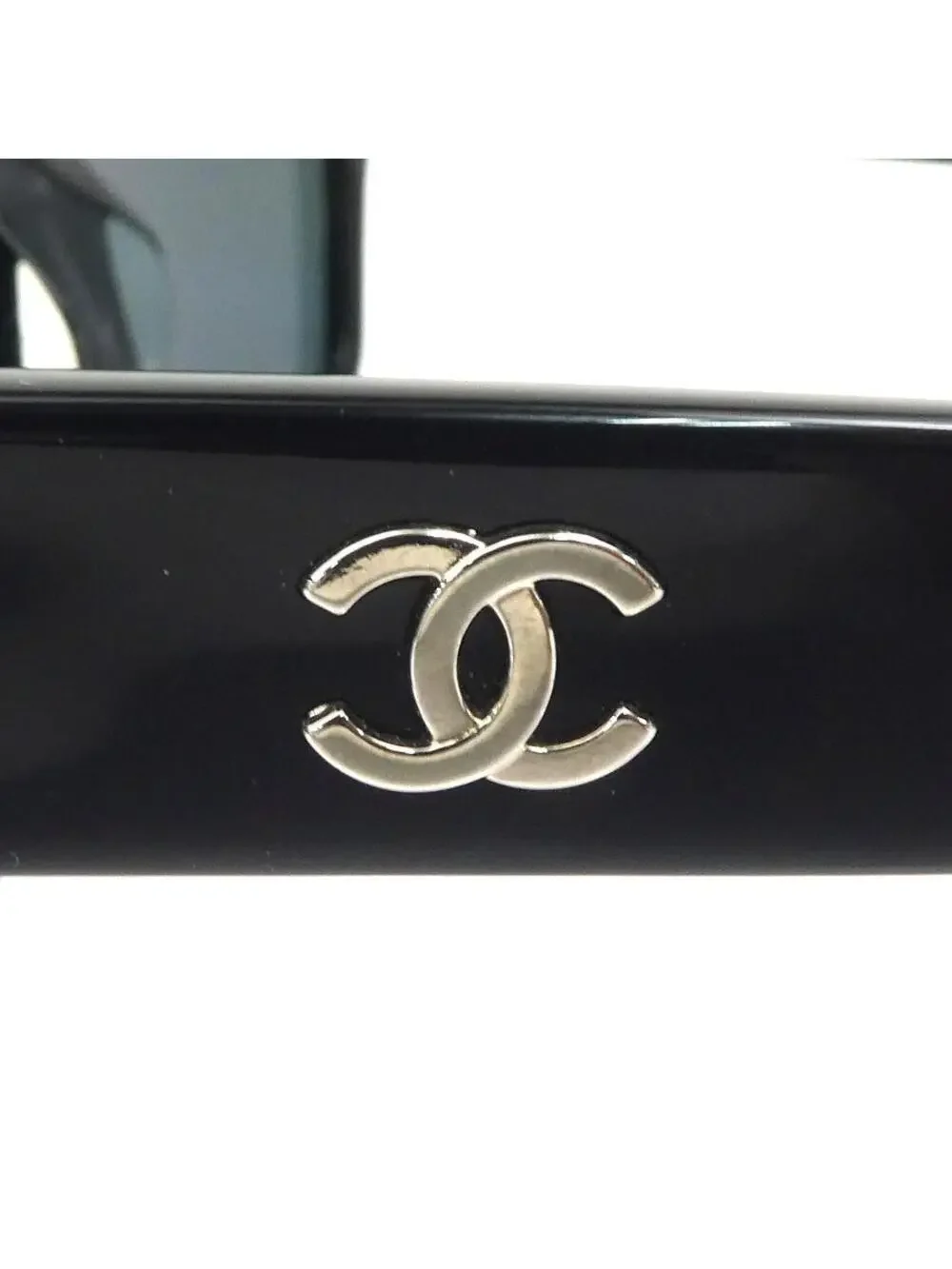 CHANEL elevate your